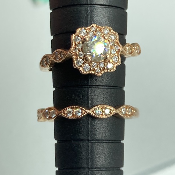 Brilliant Earth 14kt Rose Gold Engagement Ring and Wedding Band - never worn - Picture 3 of 9